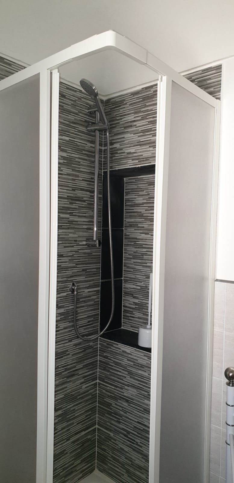 Bagno con doccia