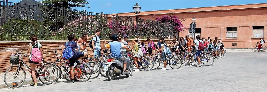 Noleggio bici, auto, scooter.